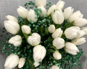 Tulips make beautiful bride bouquets, especially for late fall and spring weddings.