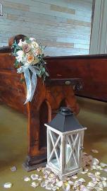 Premium pew marker made of hydrangea and roses.